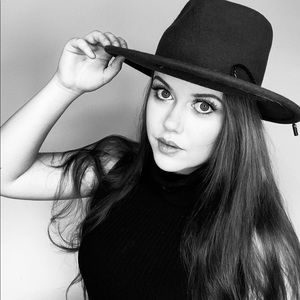 Meet your Posher, Clara